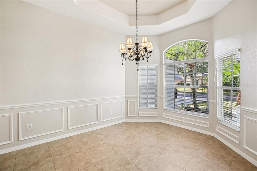 合同活跃: $525,000 (4 贝兹, 3 浴室, 2418 平方英尺)