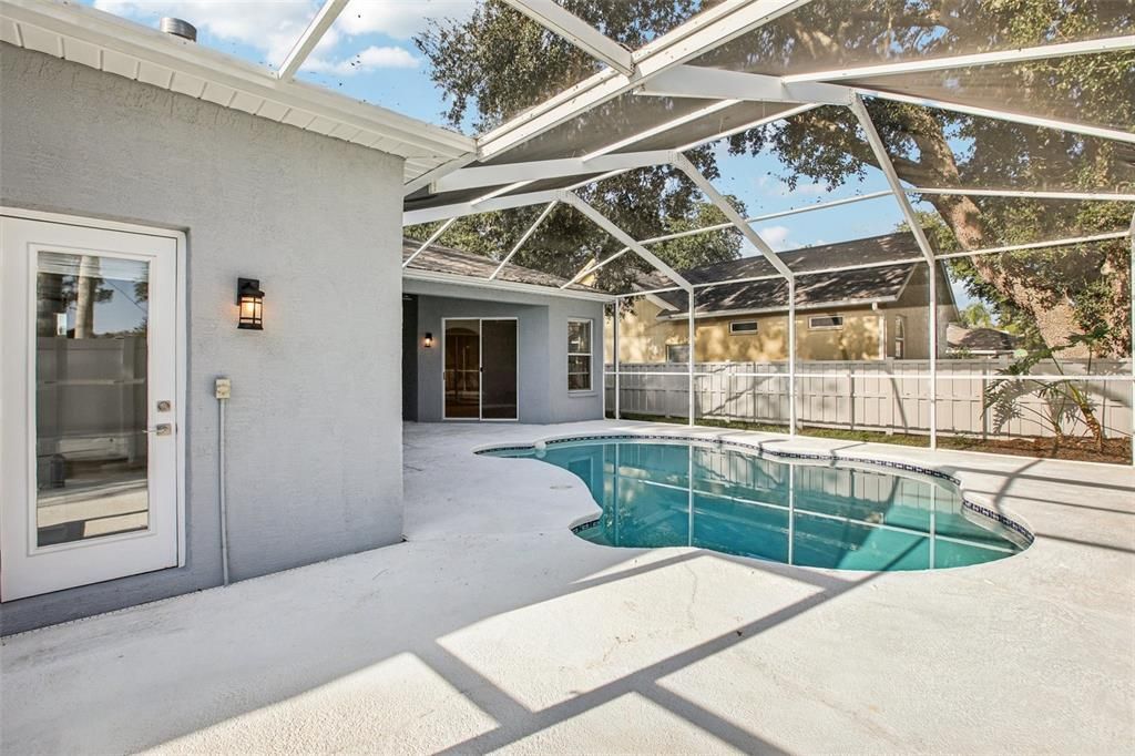 合同活跃: $525,000 (4 贝兹, 3 浴室, 2418 平方英尺)