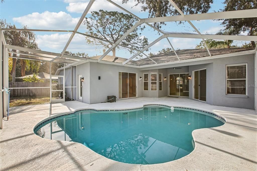 合同活跃: $525,000 (4 贝兹, 3 浴室, 2418 平方英尺)