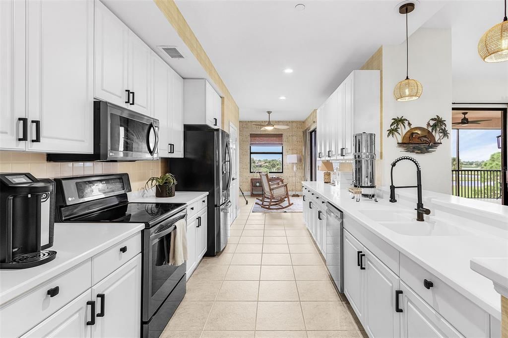 На продажу: $399,000 (2 спален, 2 ванн, 1788 Квадратных фут)