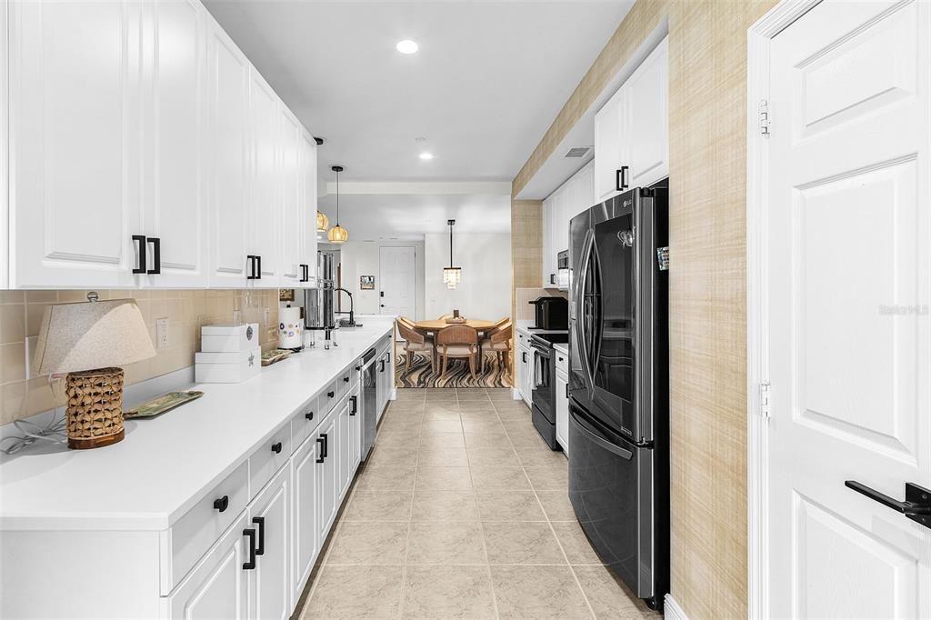 На продажу: $399,000 (2 спален, 2 ванн, 1788 Квадратных фут)