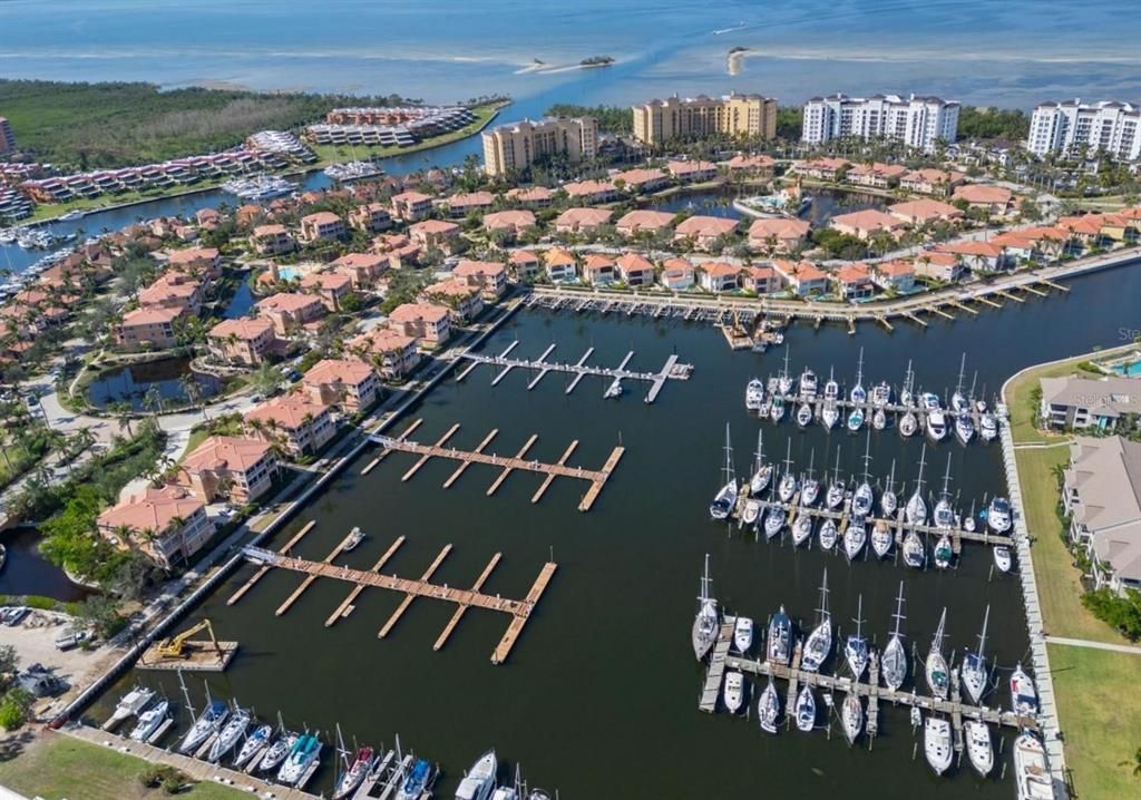 На продажу: $399,000 (2 спален, 2 ванн, 1788 Квадратных фут)