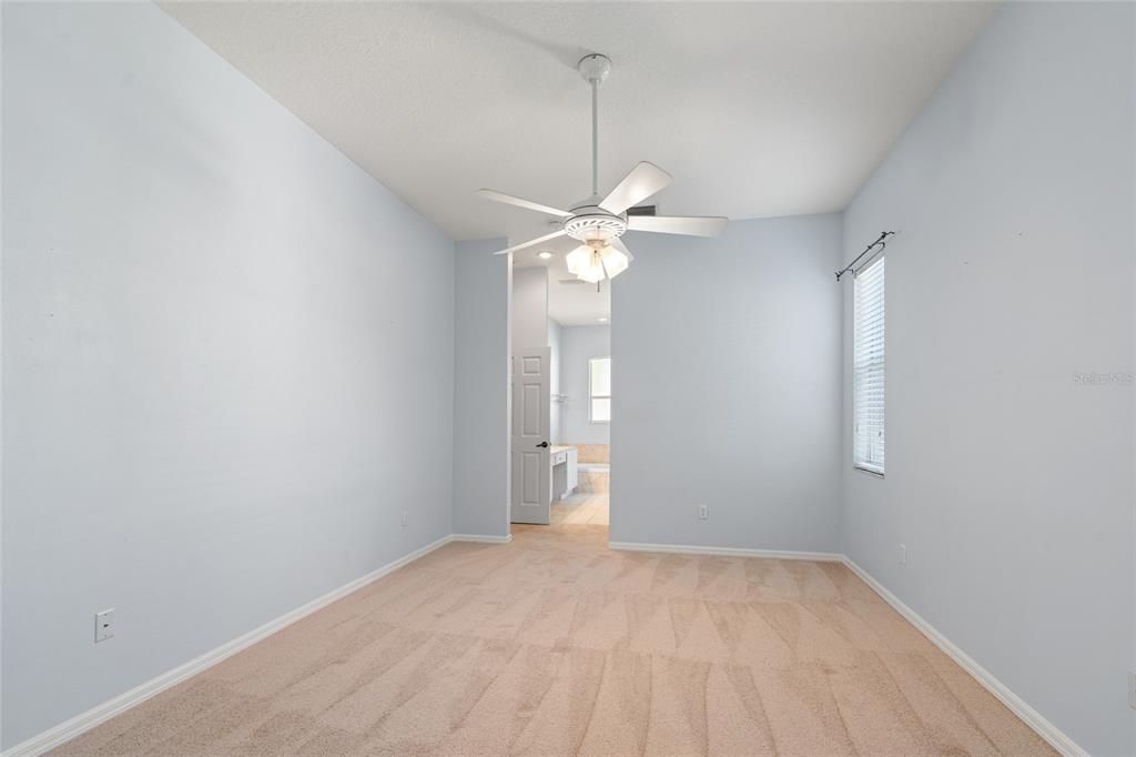 Под контрактом: $400,000 (4 спален, 2 ванн, 2101 Квадратных фут)