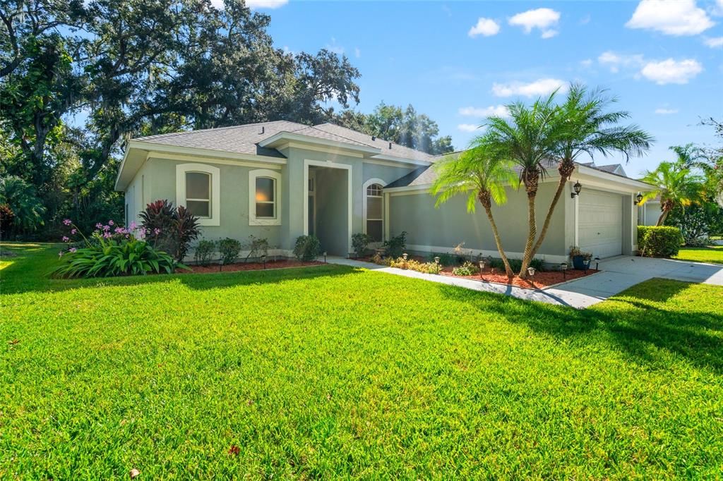 Под контрактом: $400,000 (4 спален, 2 ванн, 2101 Квадратных фут)