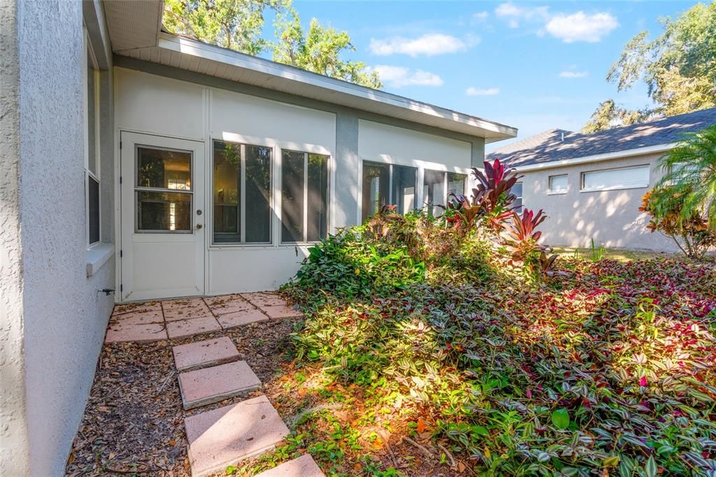 Под контрактом: $400,000 (4 спален, 2 ванн, 2101 Квадратных фут)