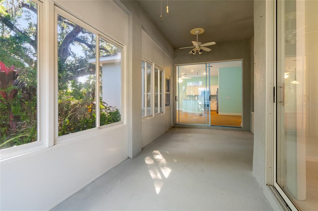 Под контрактом: $400,000 (4 спален, 2 ванн, 2101 Квадратных фут)