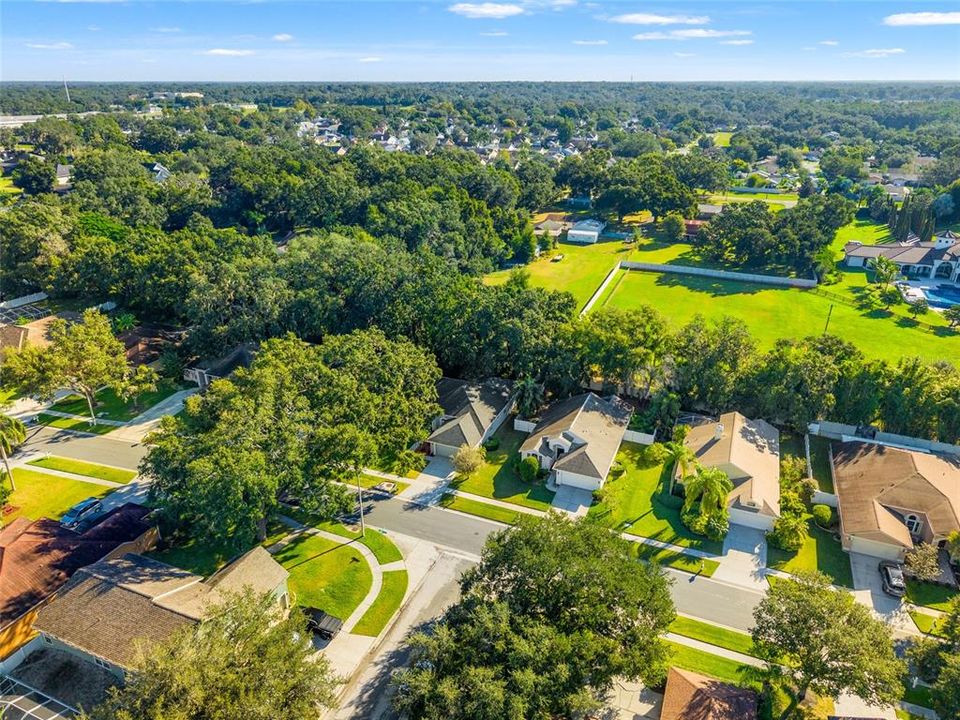 Под контрактом: $400,000 (4 спален, 2 ванн, 2101 Квадратных фут)