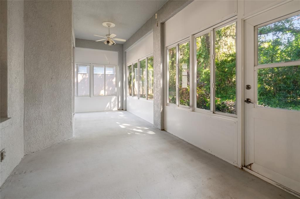 Под контрактом: $400,000 (4 спален, 2 ванн, 2101 Квадратных фут)