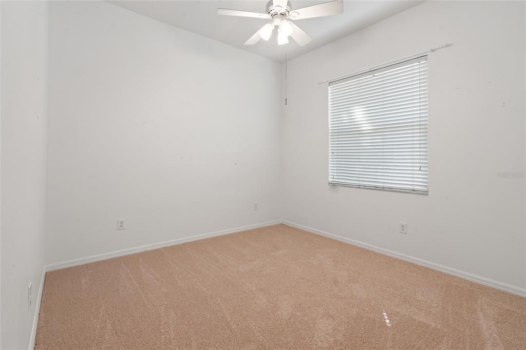 Под контрактом: $400,000 (4 спален, 2 ванн, 2101 Квадратных фут)