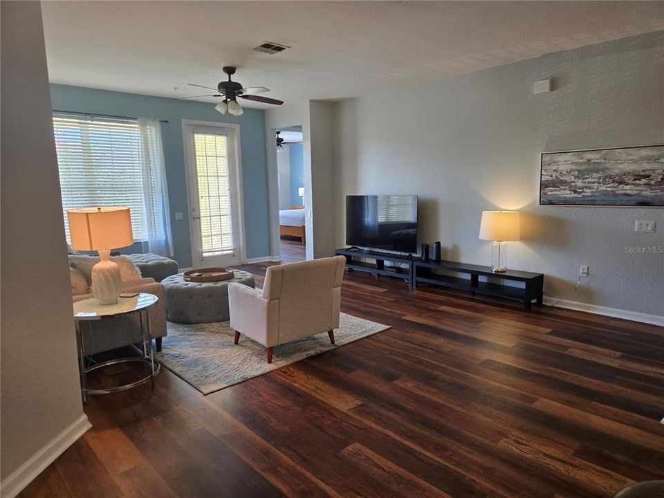 En Venta: $649,900 (3 camas, 2 baños, 2001 Pies cuadrados)