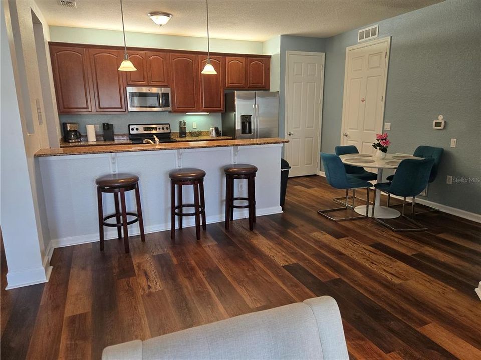 En Venta: $649,900 (3 camas, 2 baños, 2001 Pies cuadrados)