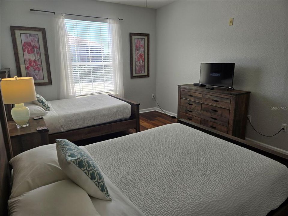 En Venta: $649,900 (3 camas, 2 baños, 2001 Pies cuadrados)