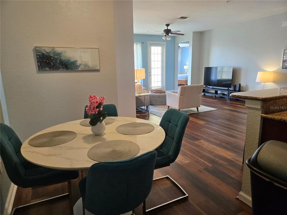 En Venta: $649,900 (3 camas, 2 baños, 2001 Pies cuadrados)