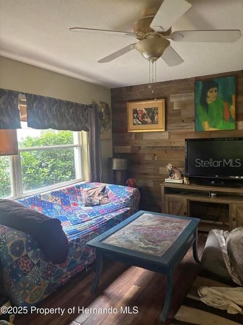 待售: $199,900 (2 贝兹, 2 浴室, 1366 平方英尺)