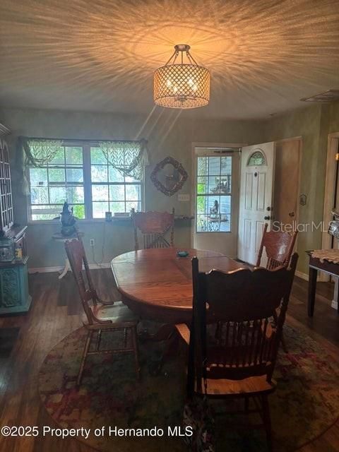 待售: $199,900 (2 贝兹, 2 浴室, 1366 平方英尺)