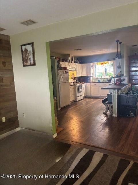 待售: $199,900 (2 贝兹, 2 浴室, 1366 平方英尺)