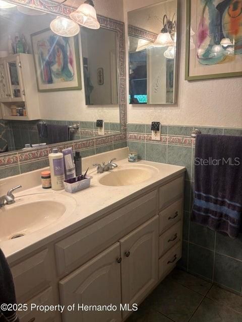 待售: $199,900 (2 贝兹, 2 浴室, 1366 平方英尺)