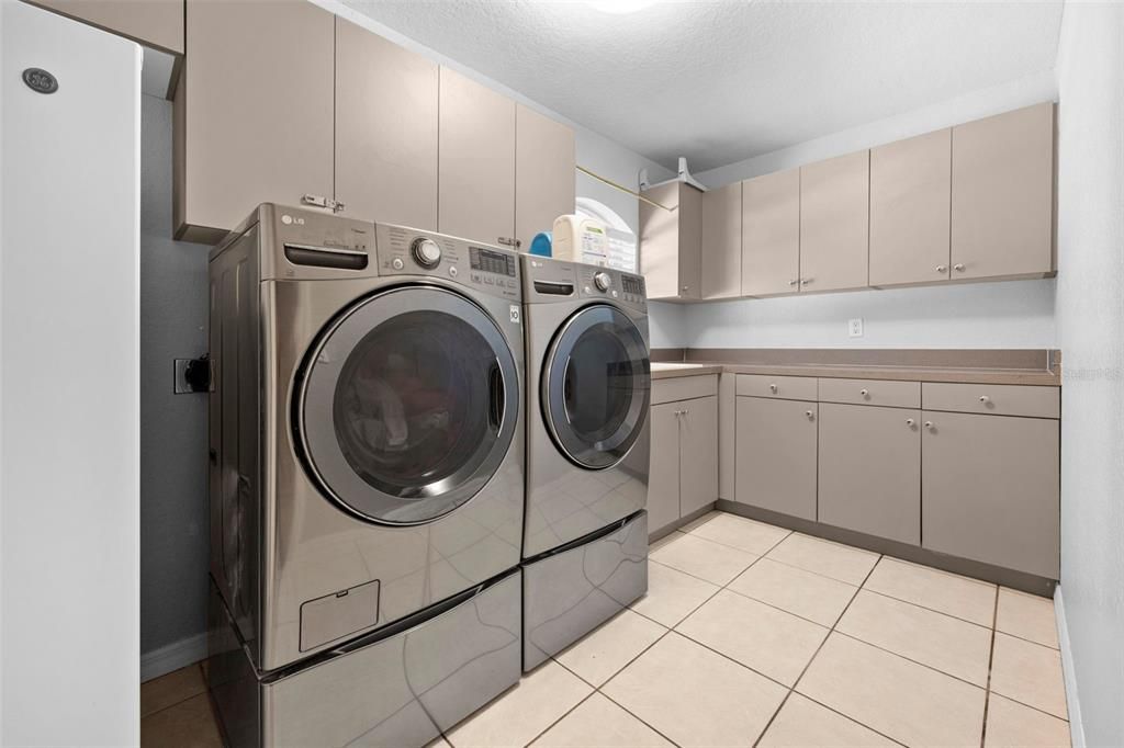 En Venta: $970,000 (6 camas, 3 baños, 4409 Pies cuadrados)