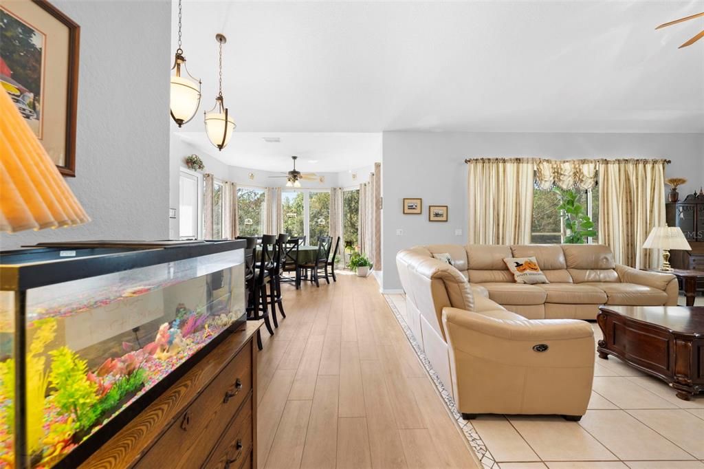 En Venta: $970,000 (6 camas, 3 baños, 4409 Pies cuadrados)