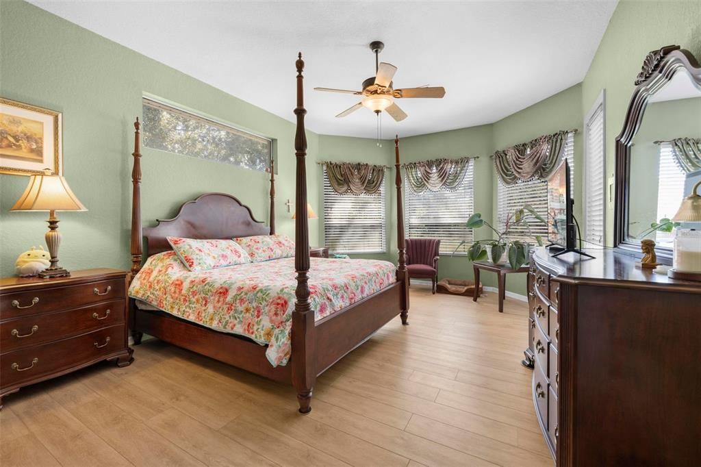 En Venta: $970,000 (6 camas, 3 baños, 4409 Pies cuadrados)