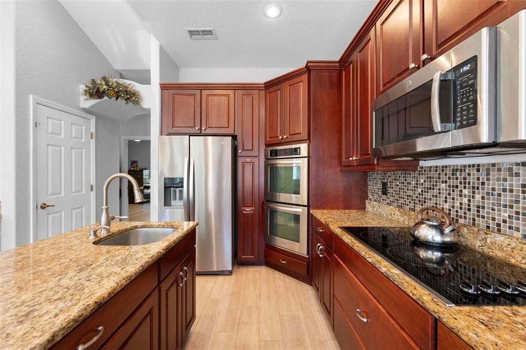 En Venta: $970,000 (6 camas, 3 baños, 4409 Pies cuadrados)