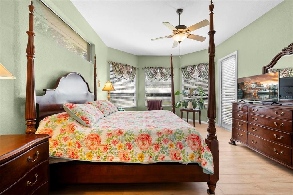 En Venta: $970,000 (6 camas, 3 baños, 4409 Pies cuadrados)