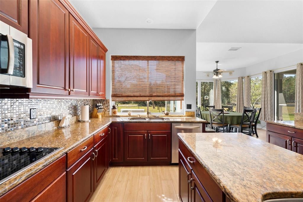 En Venta: $970,000 (6 camas, 3 baños, 4409 Pies cuadrados)