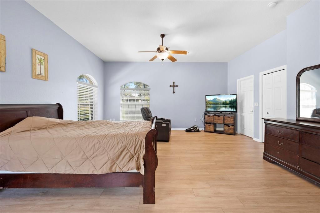 En Venta: $970,000 (6 camas, 3 baños, 4409 Pies cuadrados)