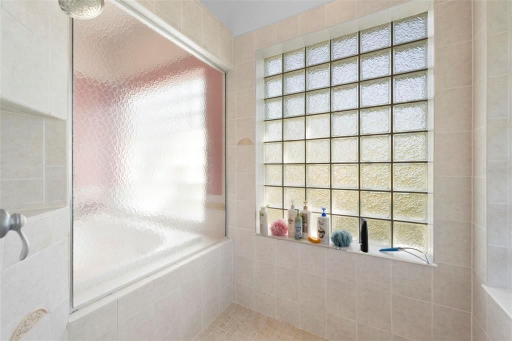 En Venta: $970,000 (6 camas, 3 baños, 4409 Pies cuadrados)