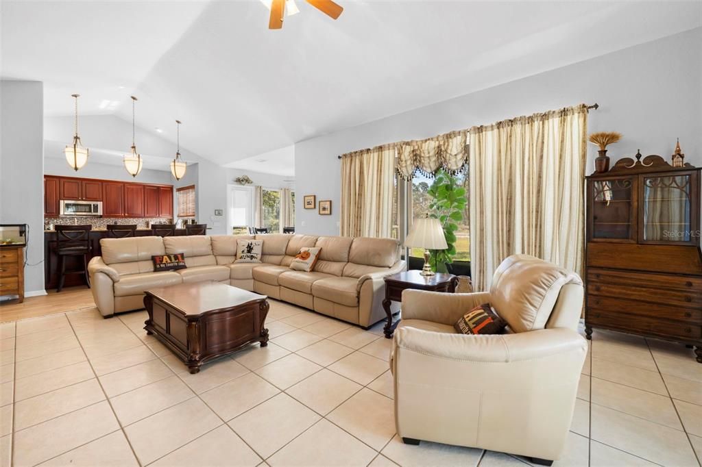 En Venta: $970,000 (6 camas, 3 baños, 4409 Pies cuadrados)