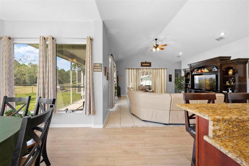 En Venta: $970,000 (6 camas, 3 baños, 4409 Pies cuadrados)