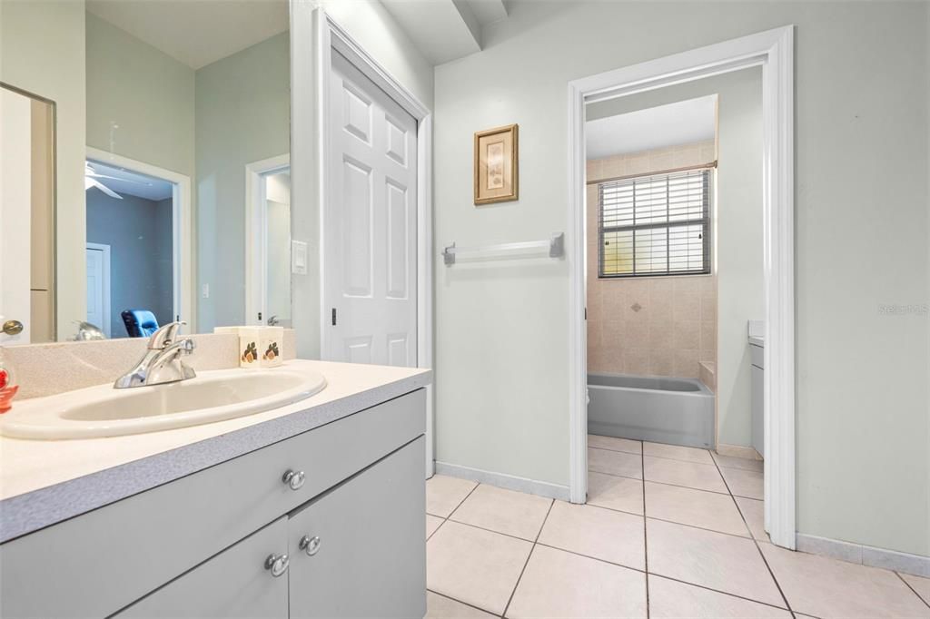 En Venta: $970,000 (6 camas, 3 baños, 4409 Pies cuadrados)