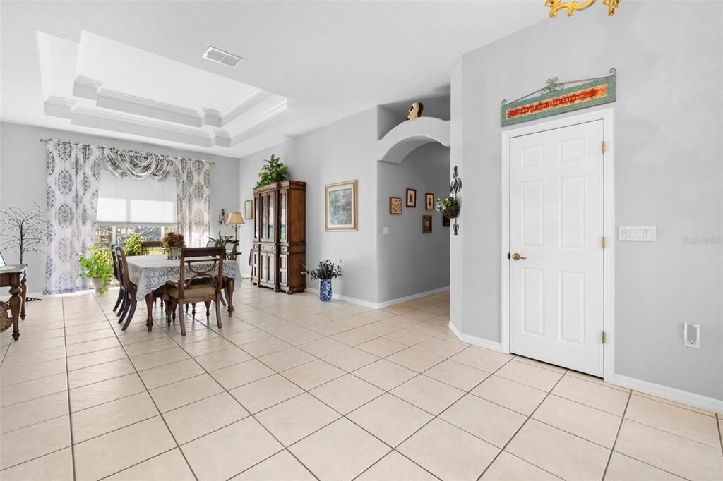 En Venta: $970,000 (6 camas, 3 baños, 4409 Pies cuadrados)