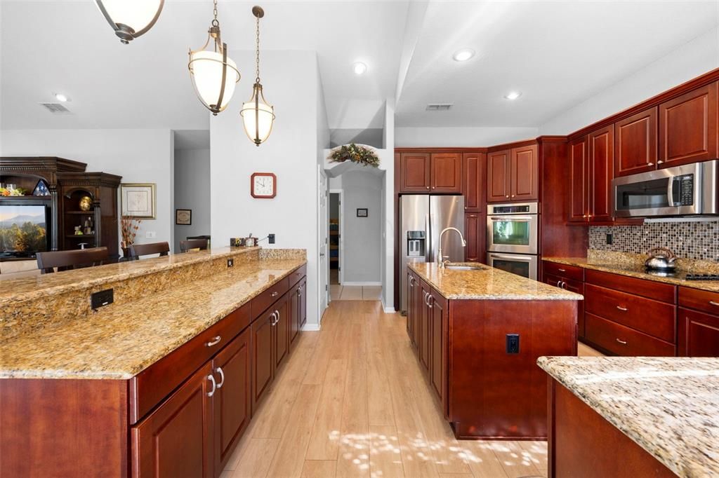 En Venta: $970,000 (6 camas, 3 baños, 4409 Pies cuadrados)