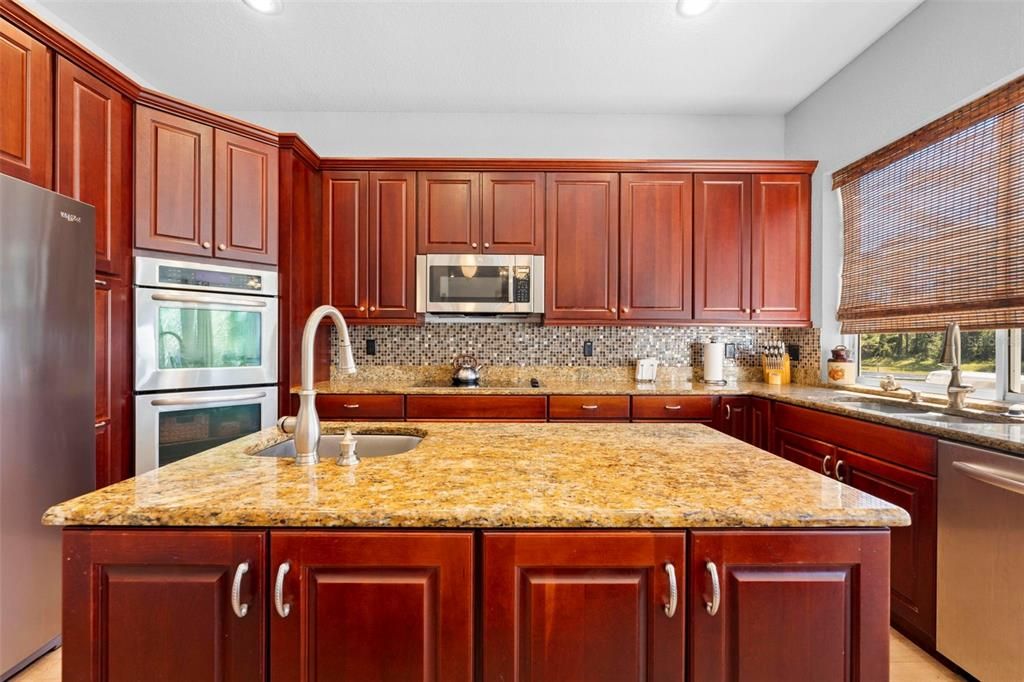 En Venta: $970,000 (6 camas, 3 baños, 4409 Pies cuadrados)