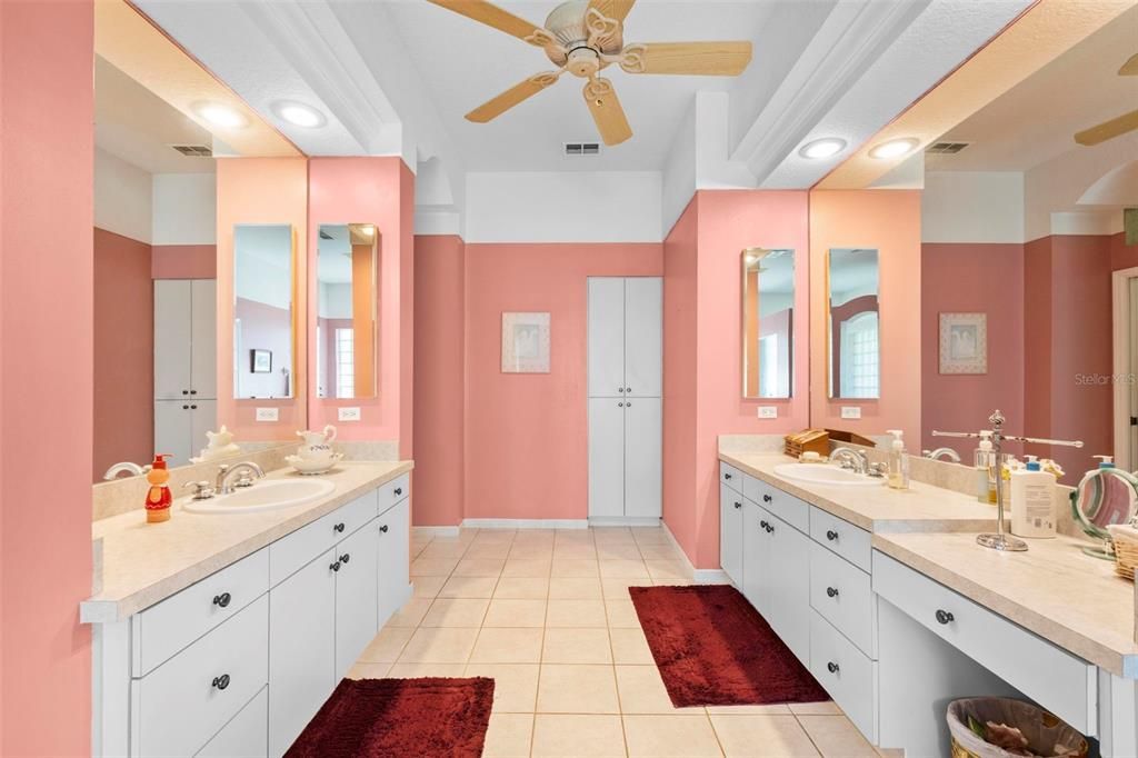 En Venta: $970,000 (6 camas, 3 baños, 4409 Pies cuadrados)