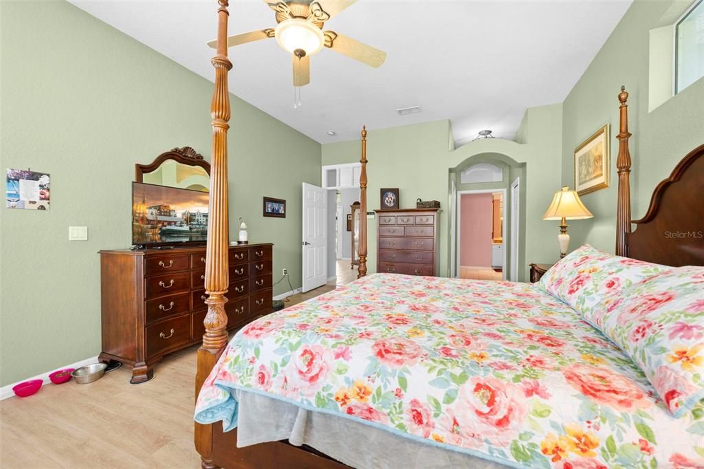 En Venta: $970,000 (6 camas, 3 baños, 4409 Pies cuadrados)