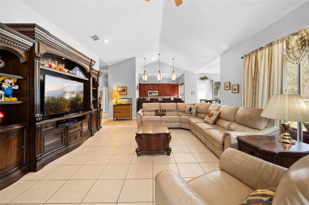 En Venta: $970,000 (6 camas, 3 baños, 4409 Pies cuadrados)