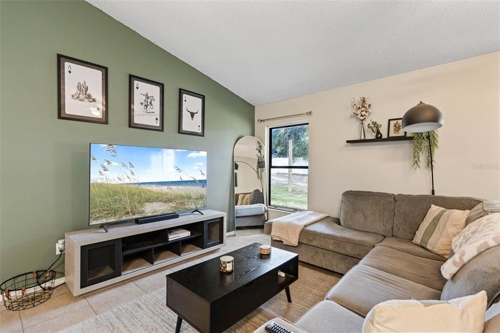 For Sale: $265,000 (3 beds, 1 baths, 1115 Square Feet)