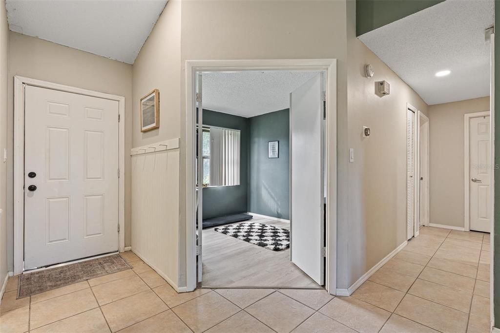 For Sale: $265,000 (3 beds, 1 baths, 1115 Square Feet)