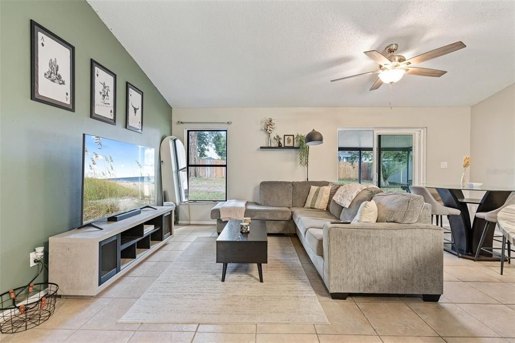 For Sale: $265,000 (3 beds, 1 baths, 1115 Square Feet)