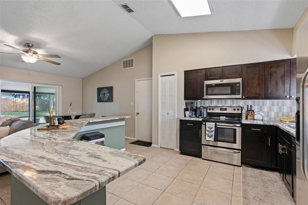 For Sale: $265,000 (3 beds, 1 baths, 1115 Square Feet)