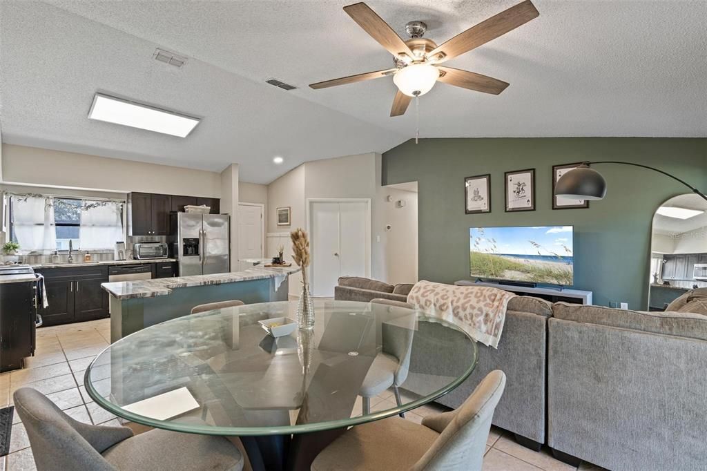 For Sale: $265,000 (3 beds, 1 baths, 1115 Square Feet)