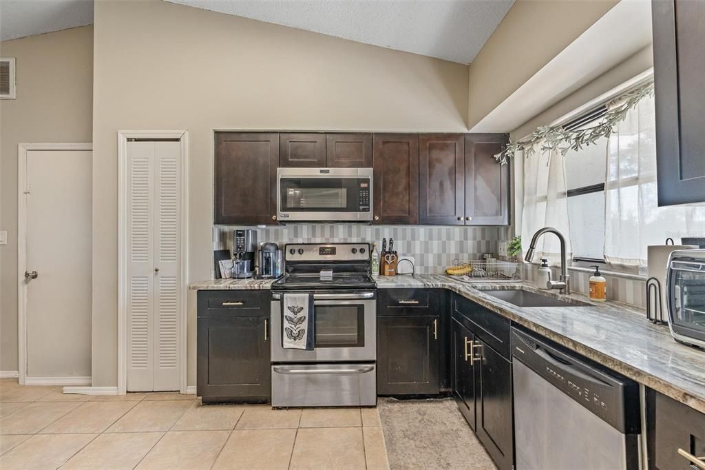 For Sale: $265,000 (3 beds, 1 baths, 1115 Square Feet)