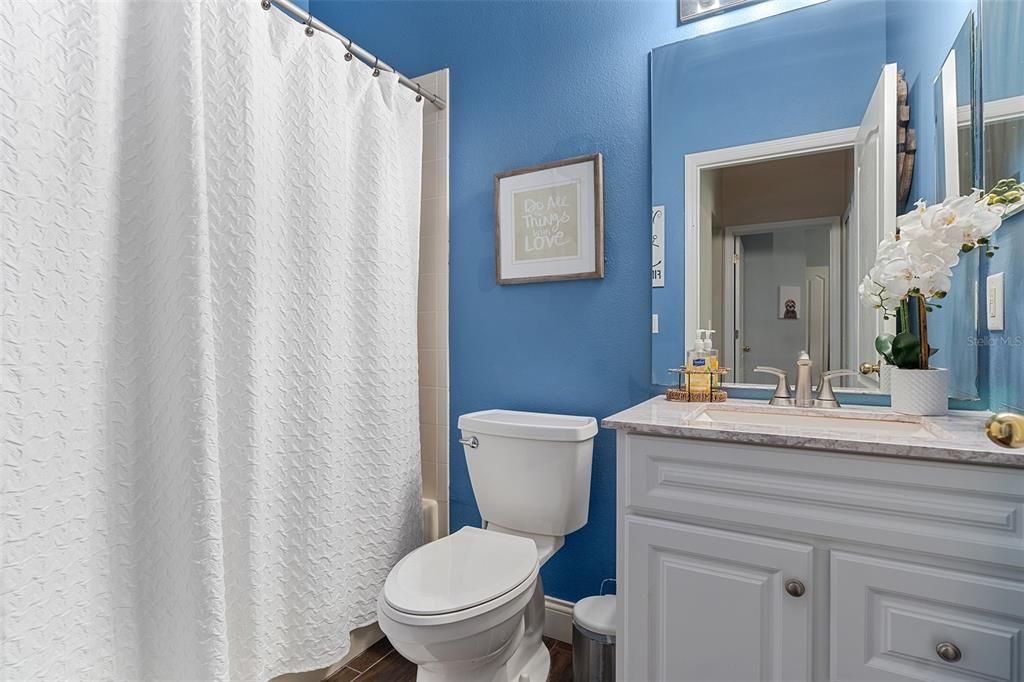 Activo con contrato: $400,000 (3 camas, 2 baños, 1668 Pies cuadrados)