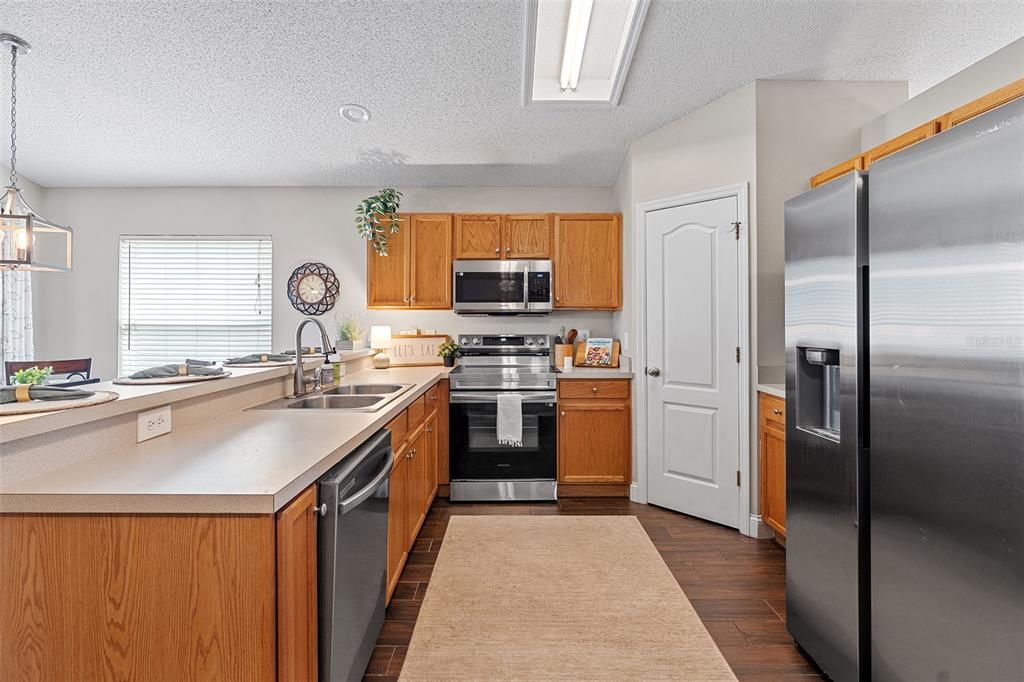 Activo con contrato: $400,000 (3 camas, 2 baños, 1668 Pies cuadrados)