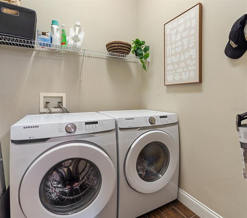 Activo con contrato: $400,000 (3 camas, 2 baños, 1668 Pies cuadrados)