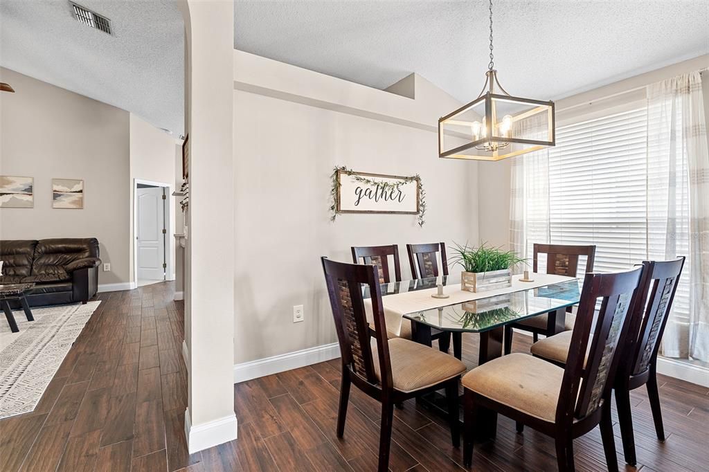 Activo con contrato: $400,000 (3 camas, 2 baños, 1668 Pies cuadrados)