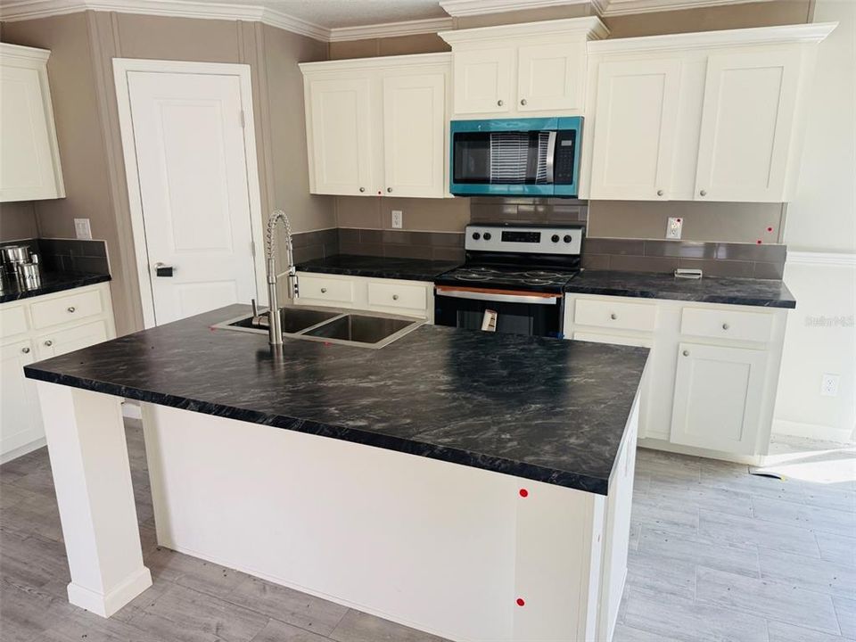 Active With Contract: $263,900 (4 beds, 2 baths, 1813 Square Feet)