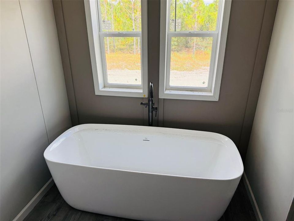 Active With Contract: $263,900 (4 beds, 2 baths, 1813 Square Feet)